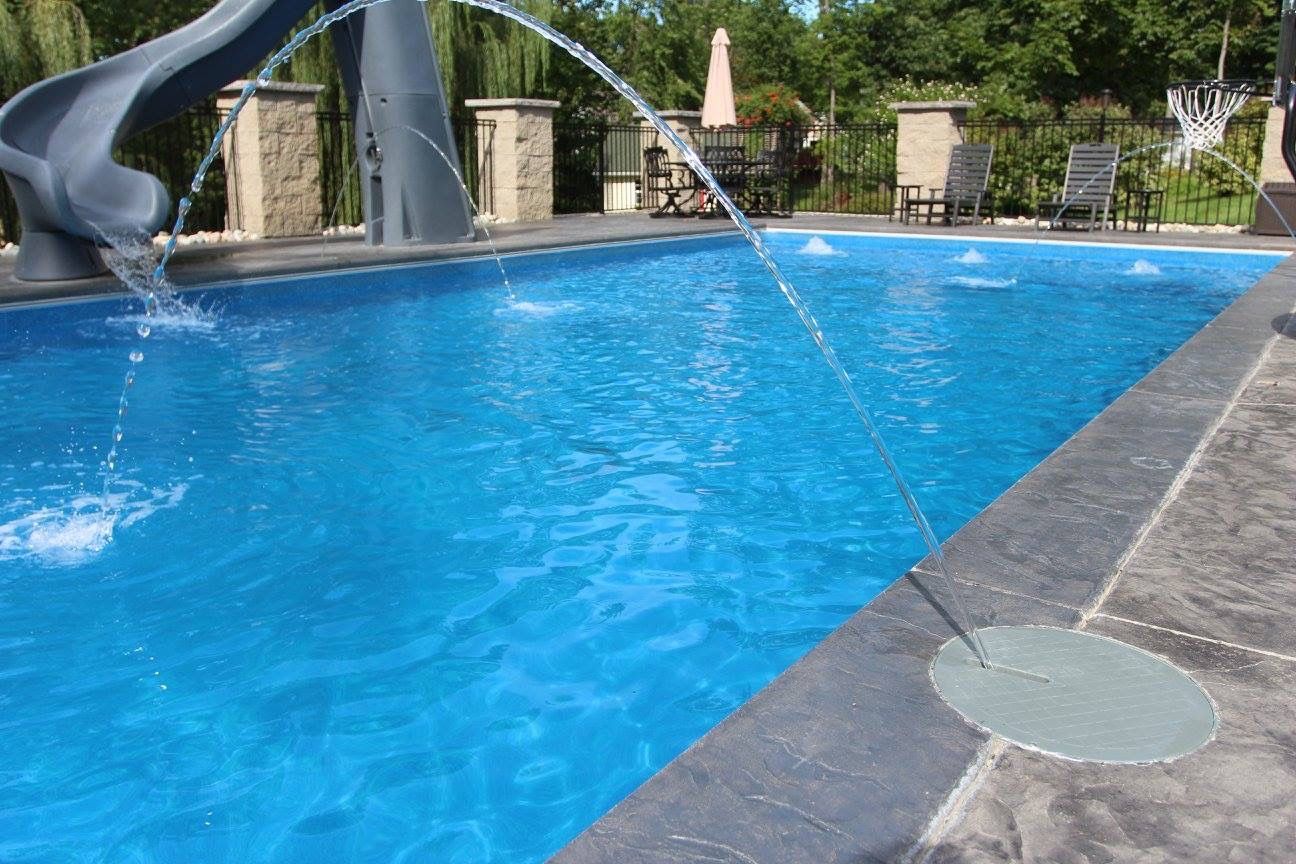 Outdoor In-ground pool with fountain