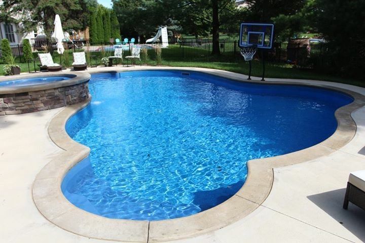 Outdoor In-ground pool with hot tub