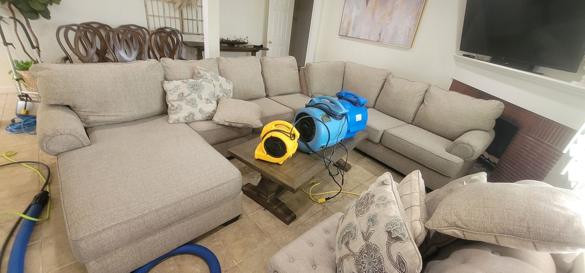Professional upholstery cleaning in Sylmar CA
