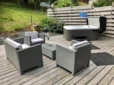 The Carrick Lodge Deck Area Seating at Queensland Holiday Park