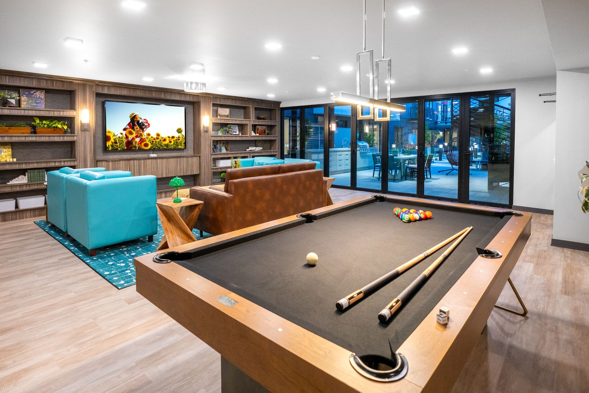 pool table in lounge room