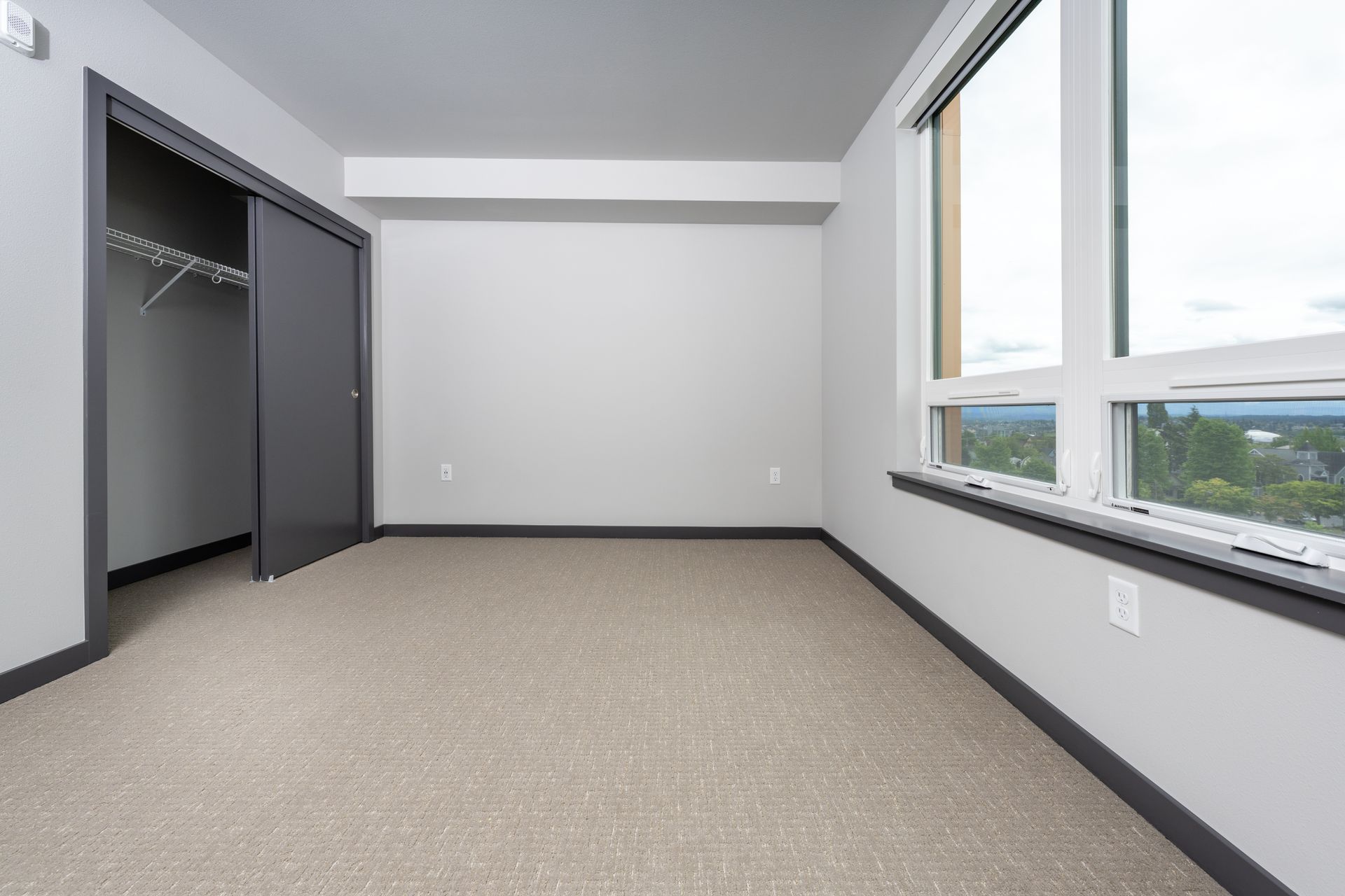 bedroom with closet