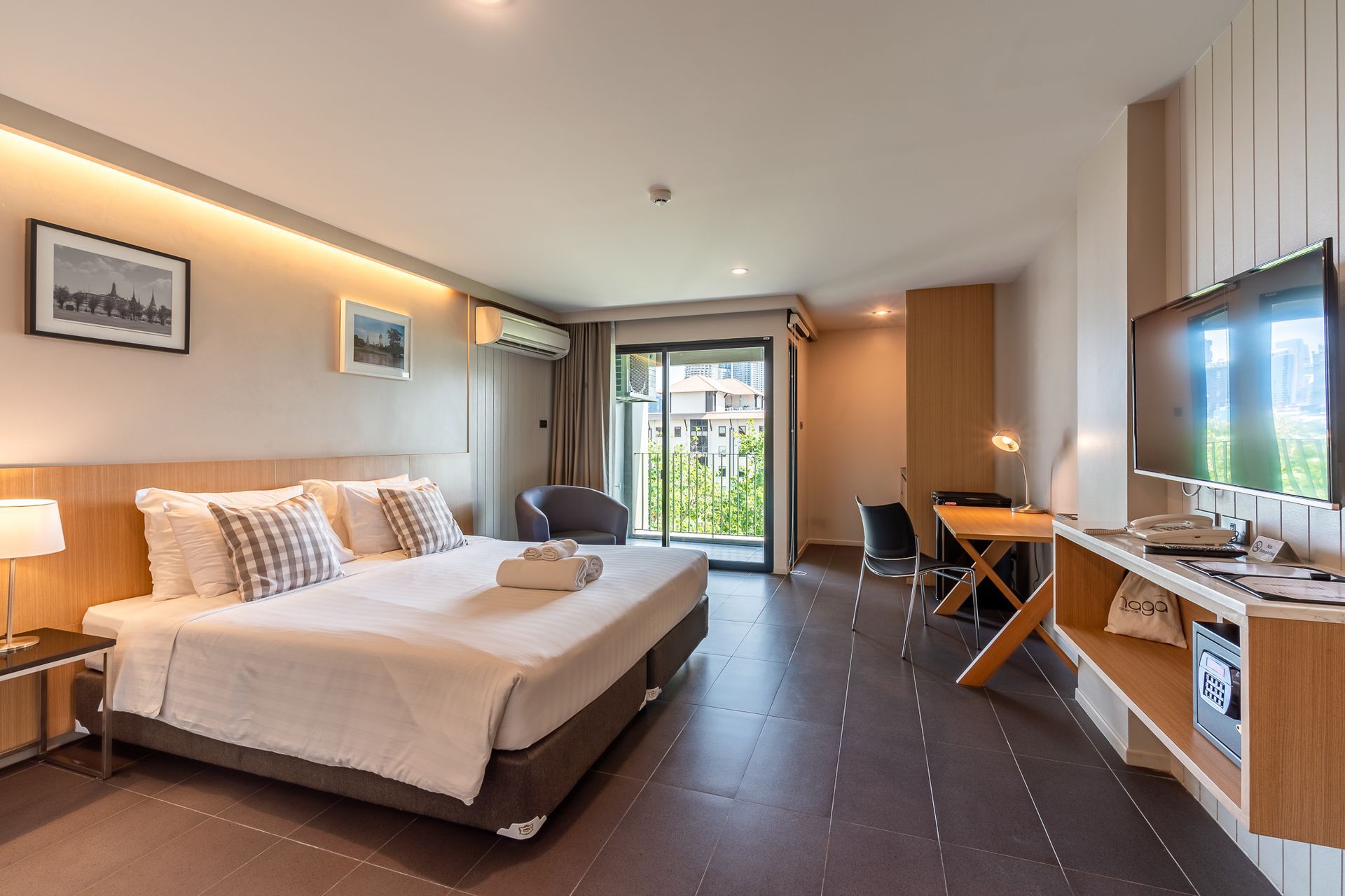 Naga Residence Hotel Bangkok - Deluxe Room King Bed