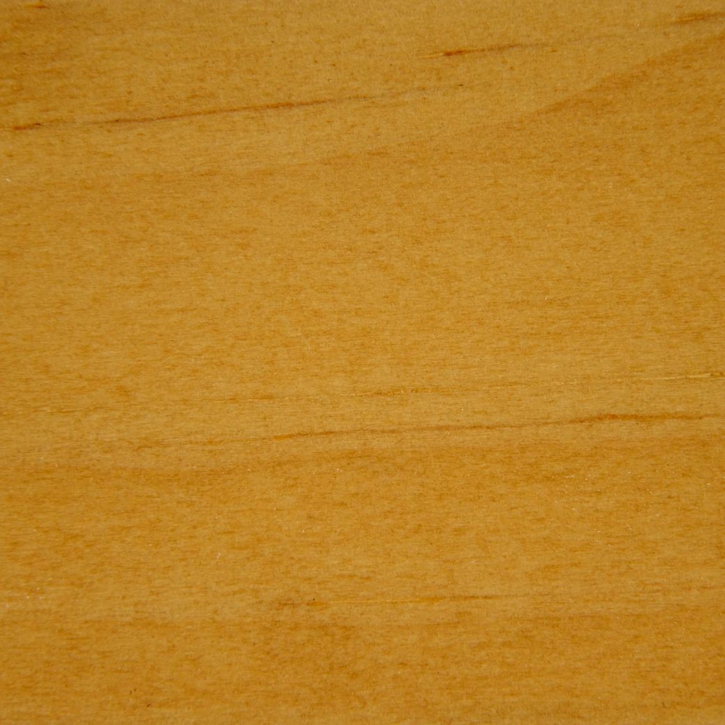 Un gros plan d'un morceau de bois montrant le grain et la texture.
