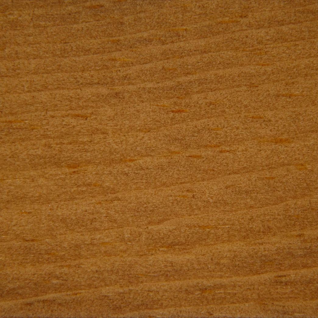 Un gros plan d'un morceau de bois montrant le grain et la texture.