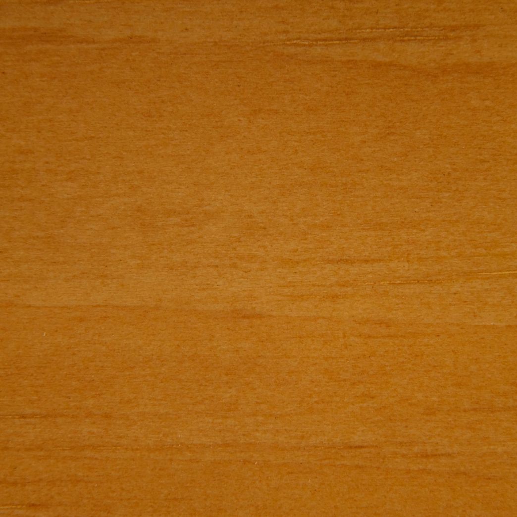 Un gros plan d'un morceau de bois montrant le grain et la texture.