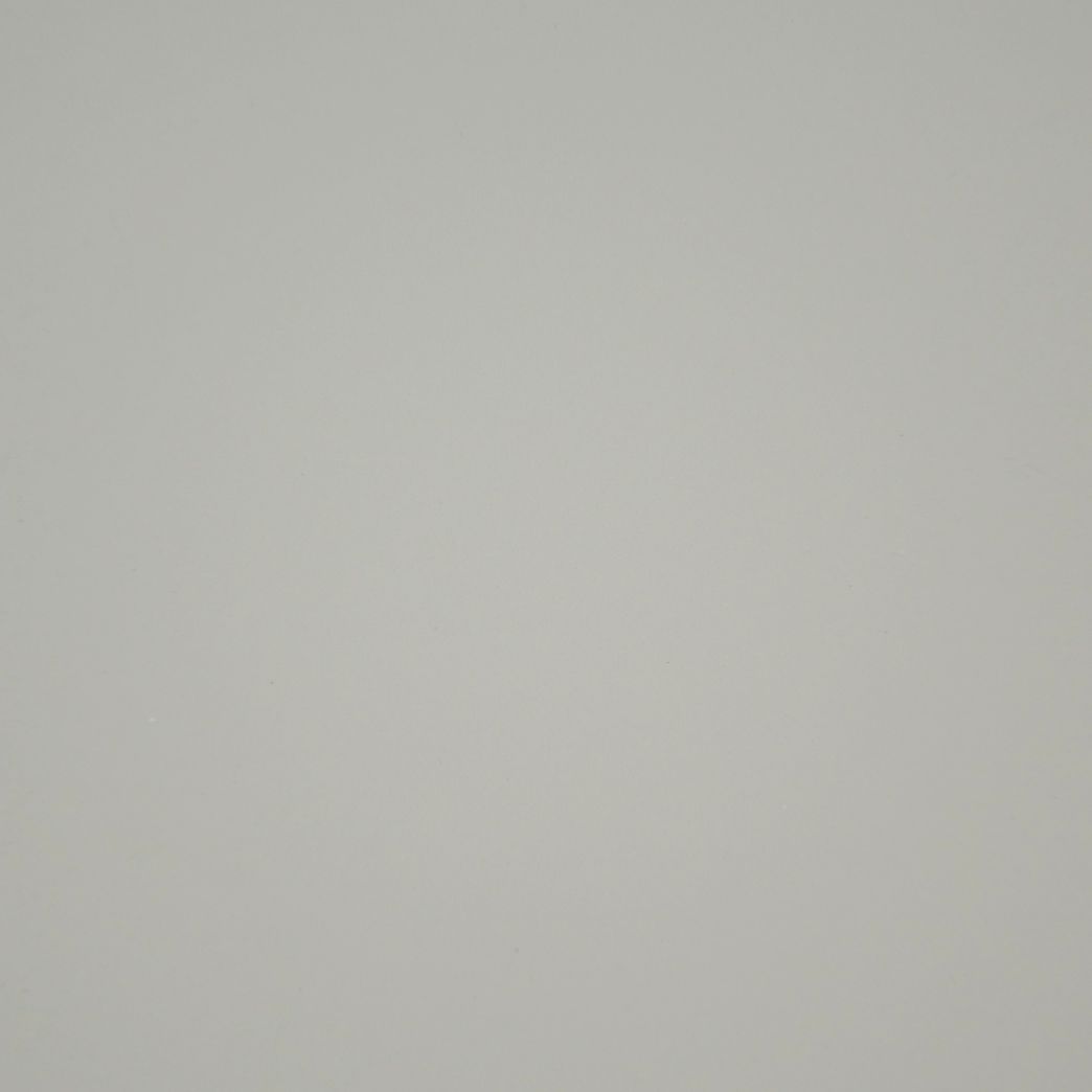 Un gros plan d'un fond blanc avec une texture unie.