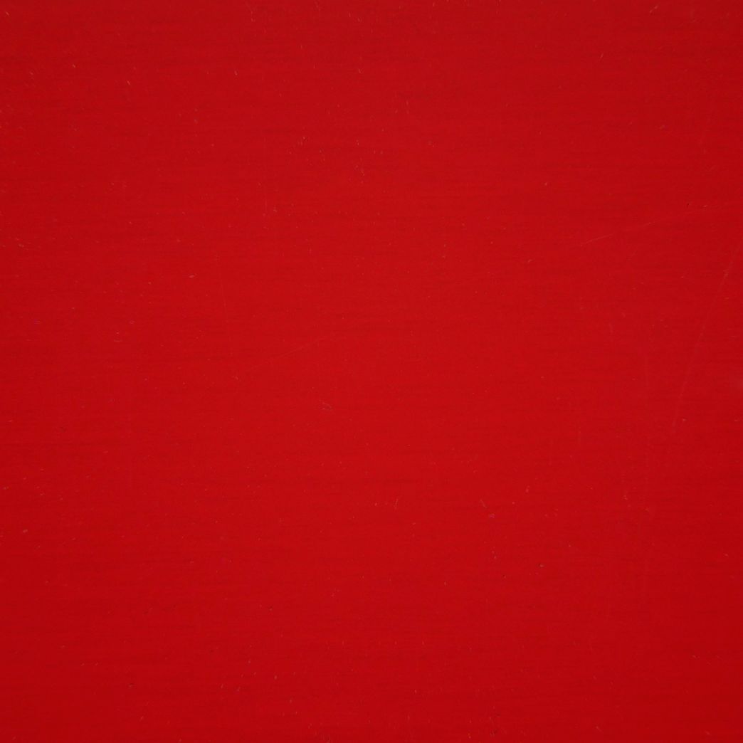 Un gros plan d'un fond rouge avec une texture unie.