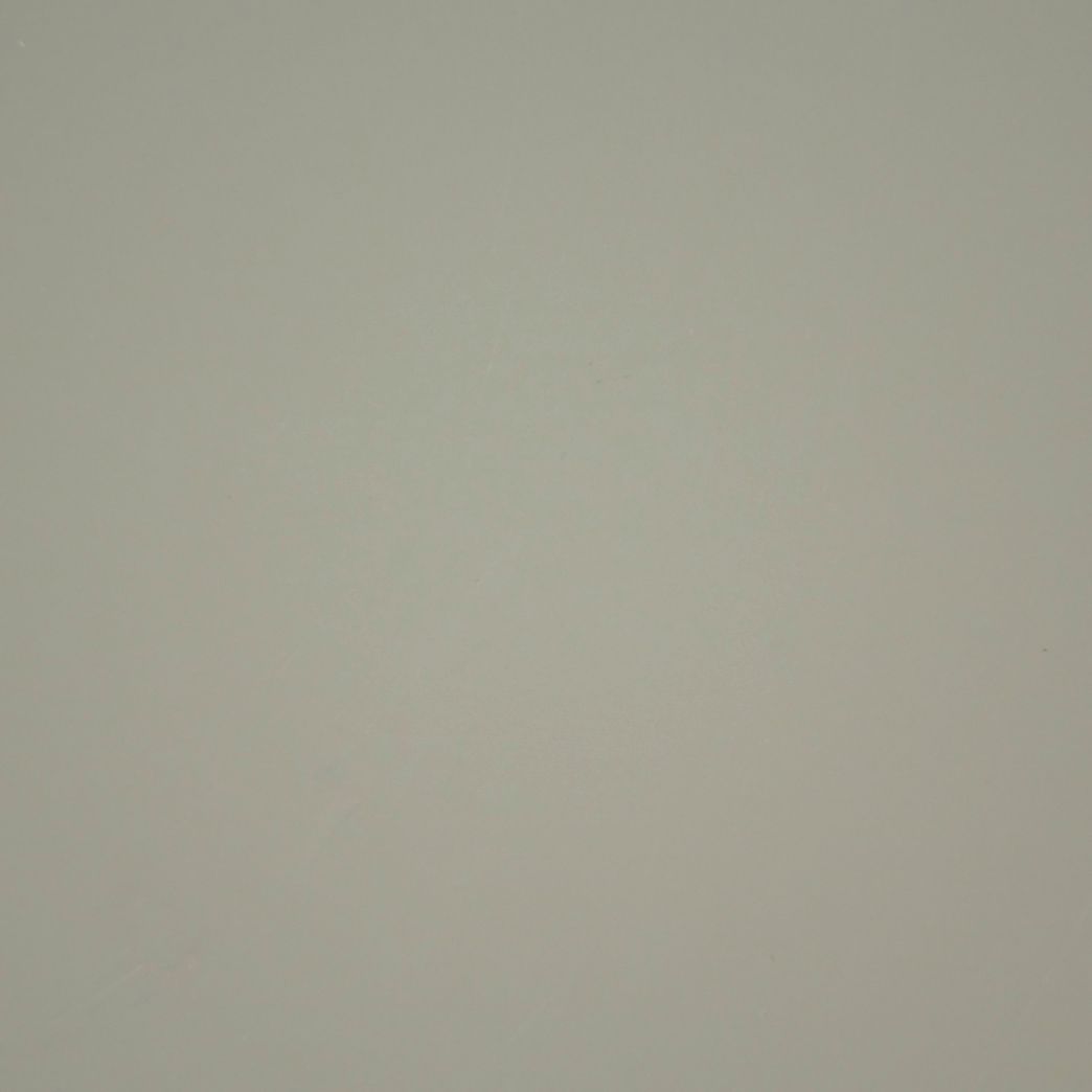 Un gros plan d'un fond blanc avec une texture unie.