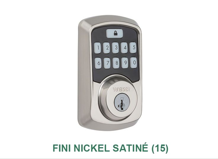 Une serrure de porte en acier inoxydable avec un clavier sur fond blanc.