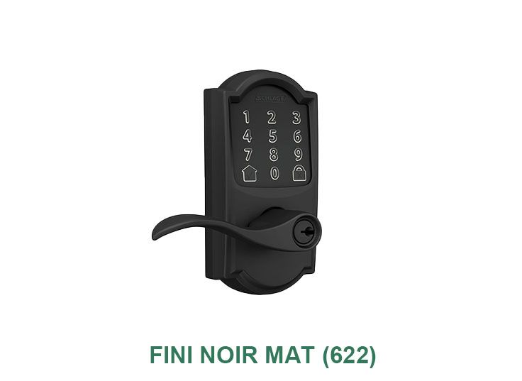 Une serrure de porte en acier inoxydable avec une poignée sur fond blanc.