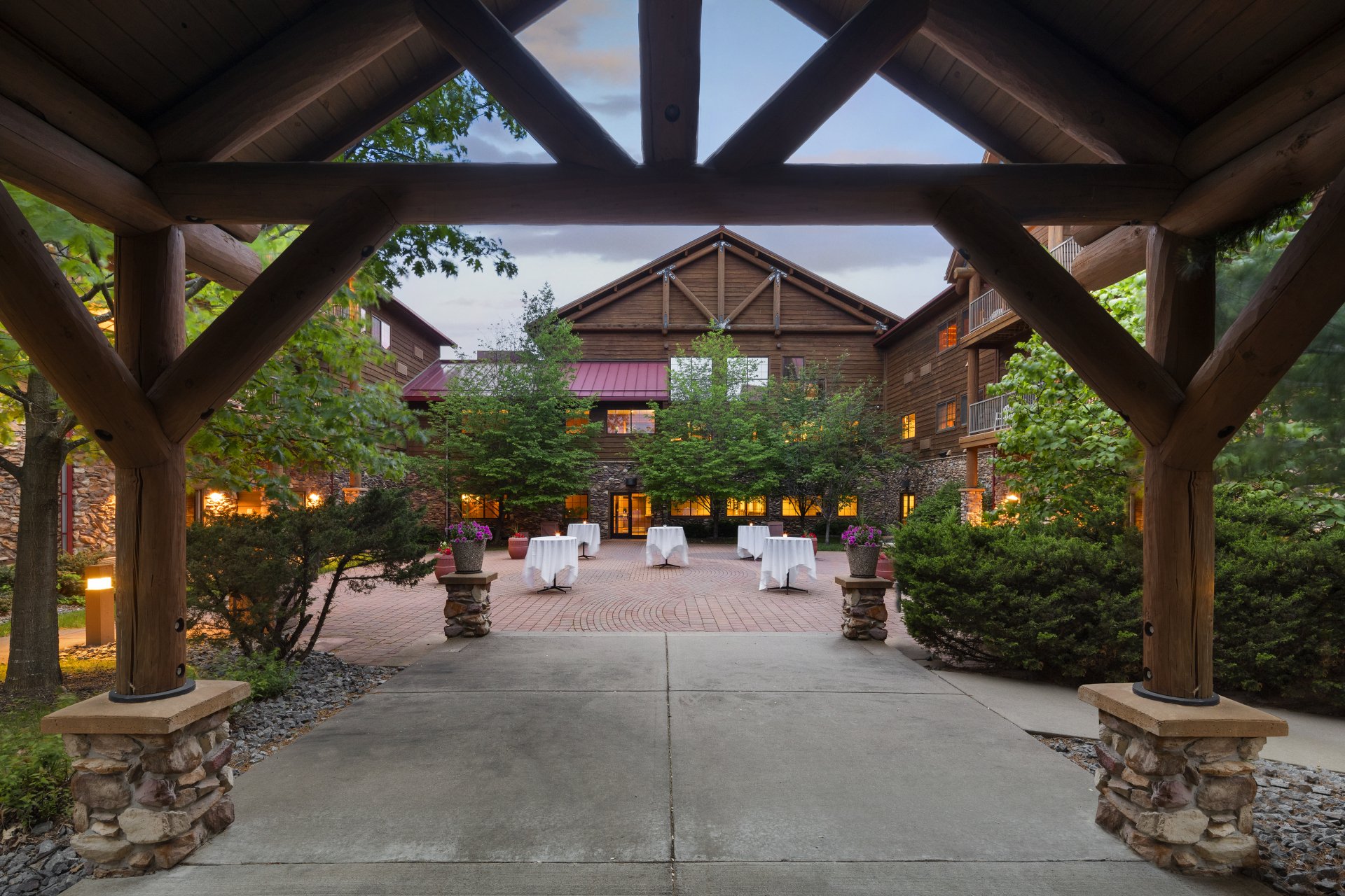 Bantr Beautifully Furnished Apartments in Rothschild, WI