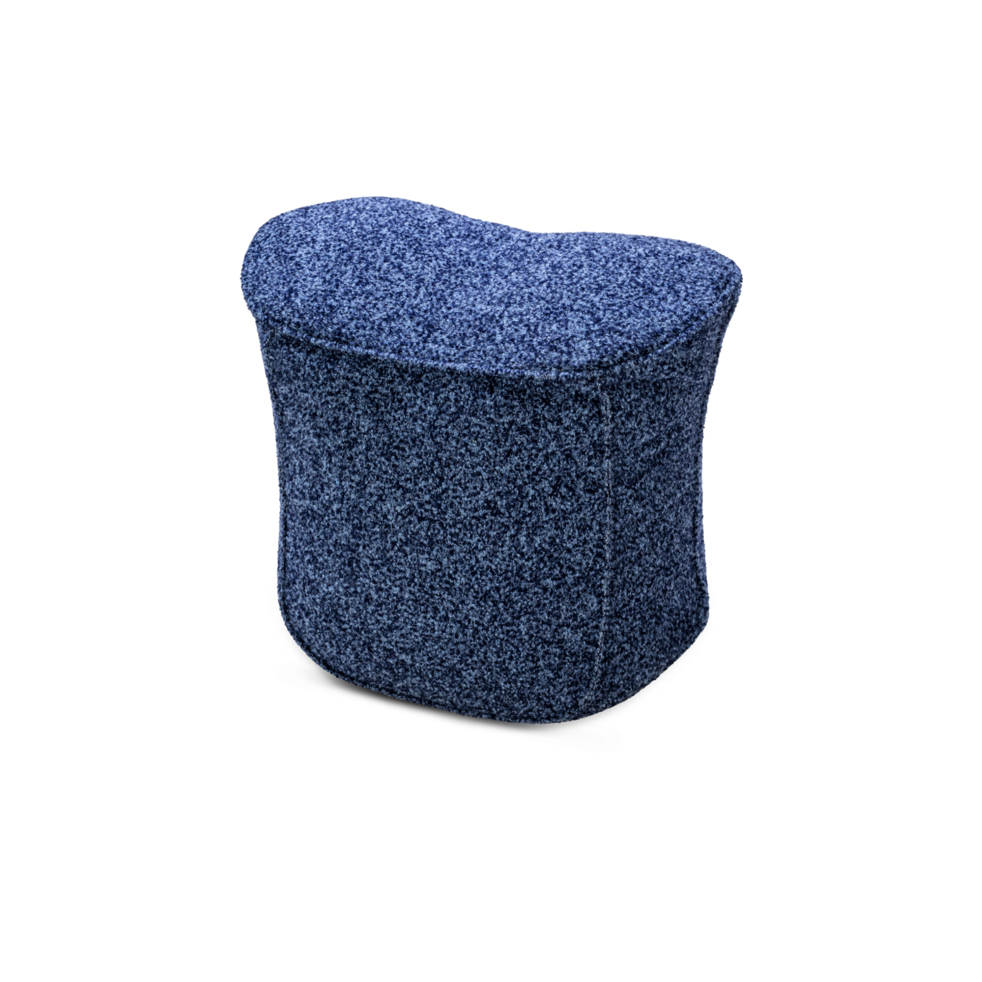 Puf azul texturizado com tampo curvo.
