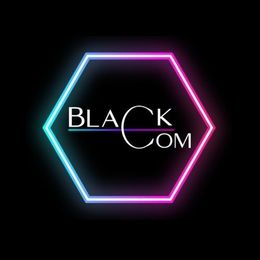 Logo hexagonal néon avec contour bleu et rose et texte noir et blanc centré « BLACK COM »