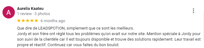 Texte d'avis en français avec une note de 4 étoiles et un avatar circulaire rose à gauche