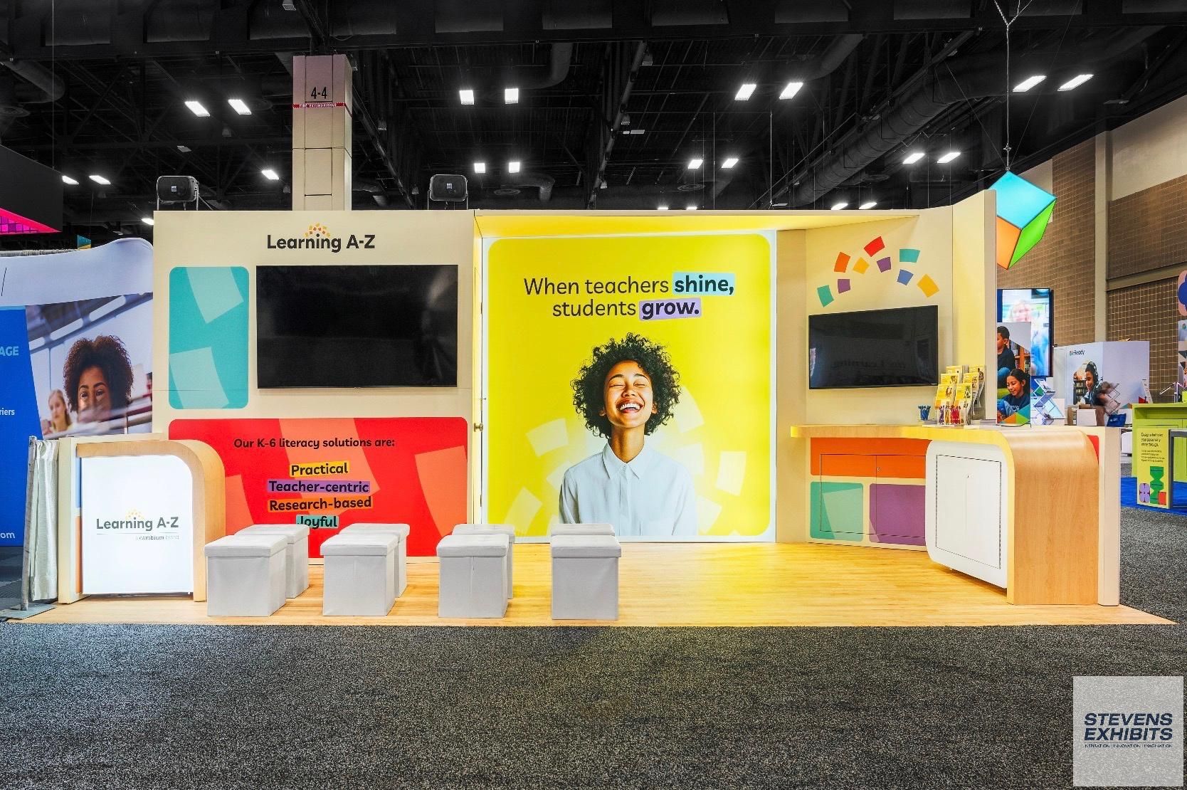 Modern trade show booth with wooden accents and digital displays. Features a bar and lighting.