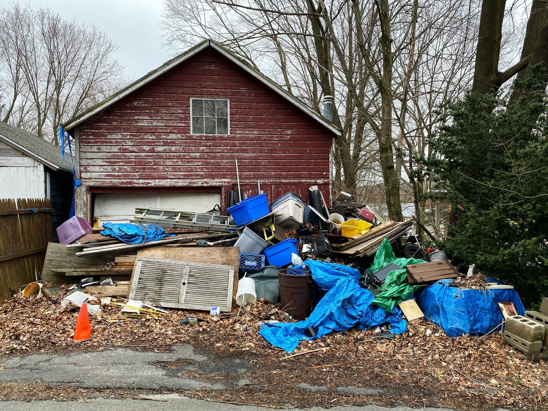 A house with a lot of trash in front of it.