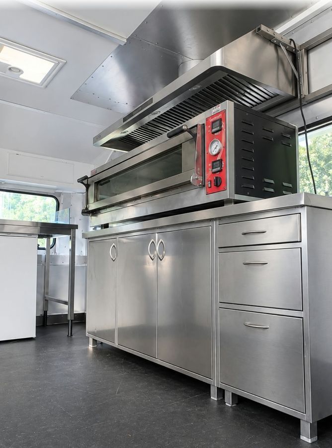 De pizzaoven in de caravan