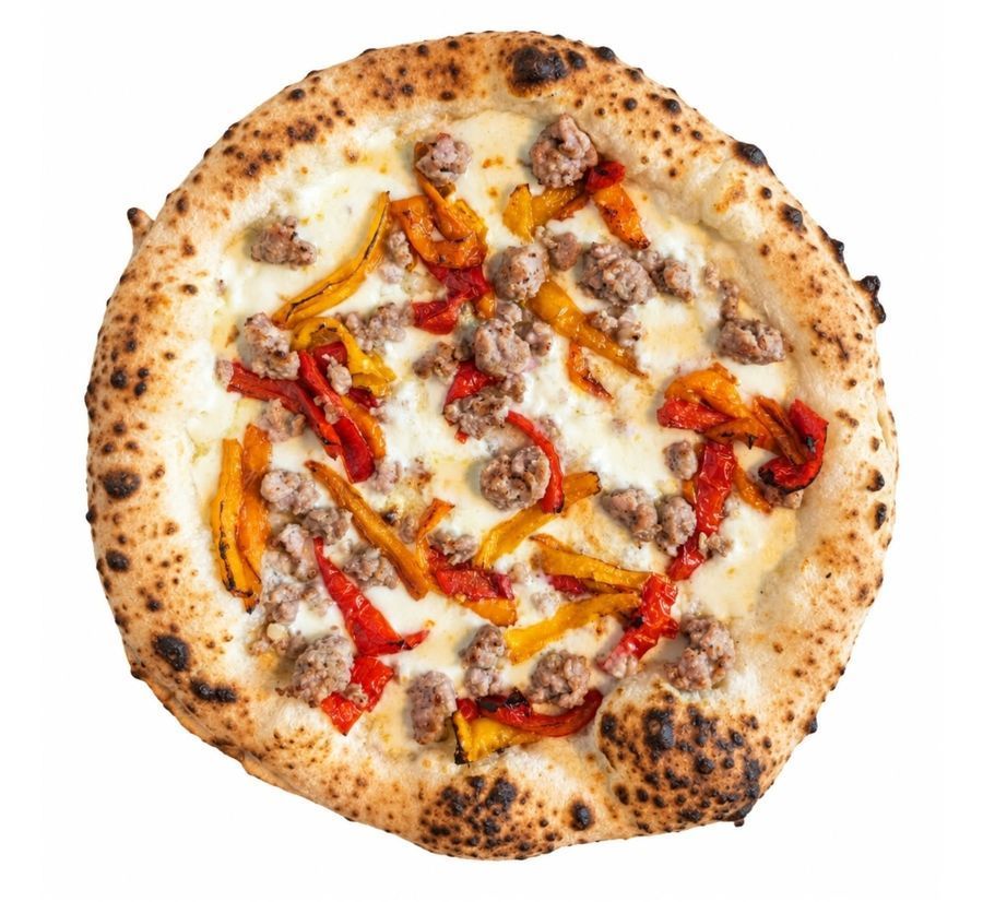 Pizza met worst en paprika