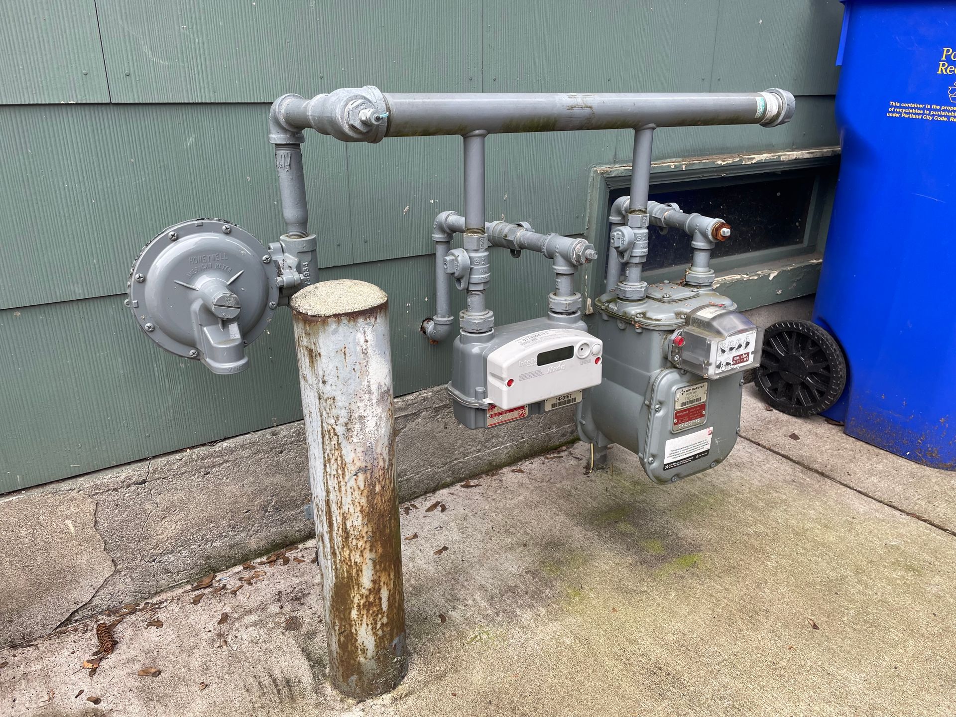 Gas meter before installation of earthquake shutoff valve in Portland home