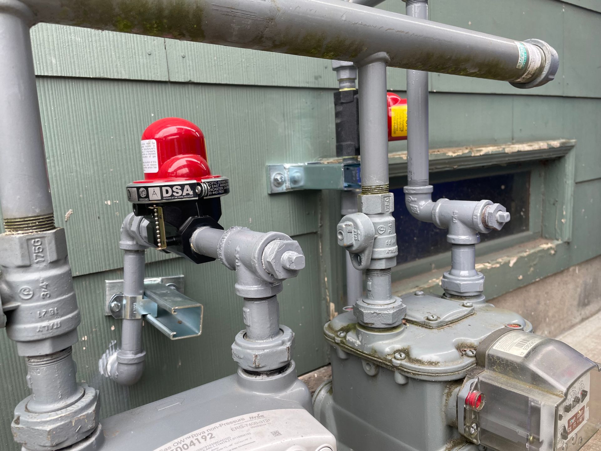 Seismic gas shutoff valve installation with bracing on home gas line Portland