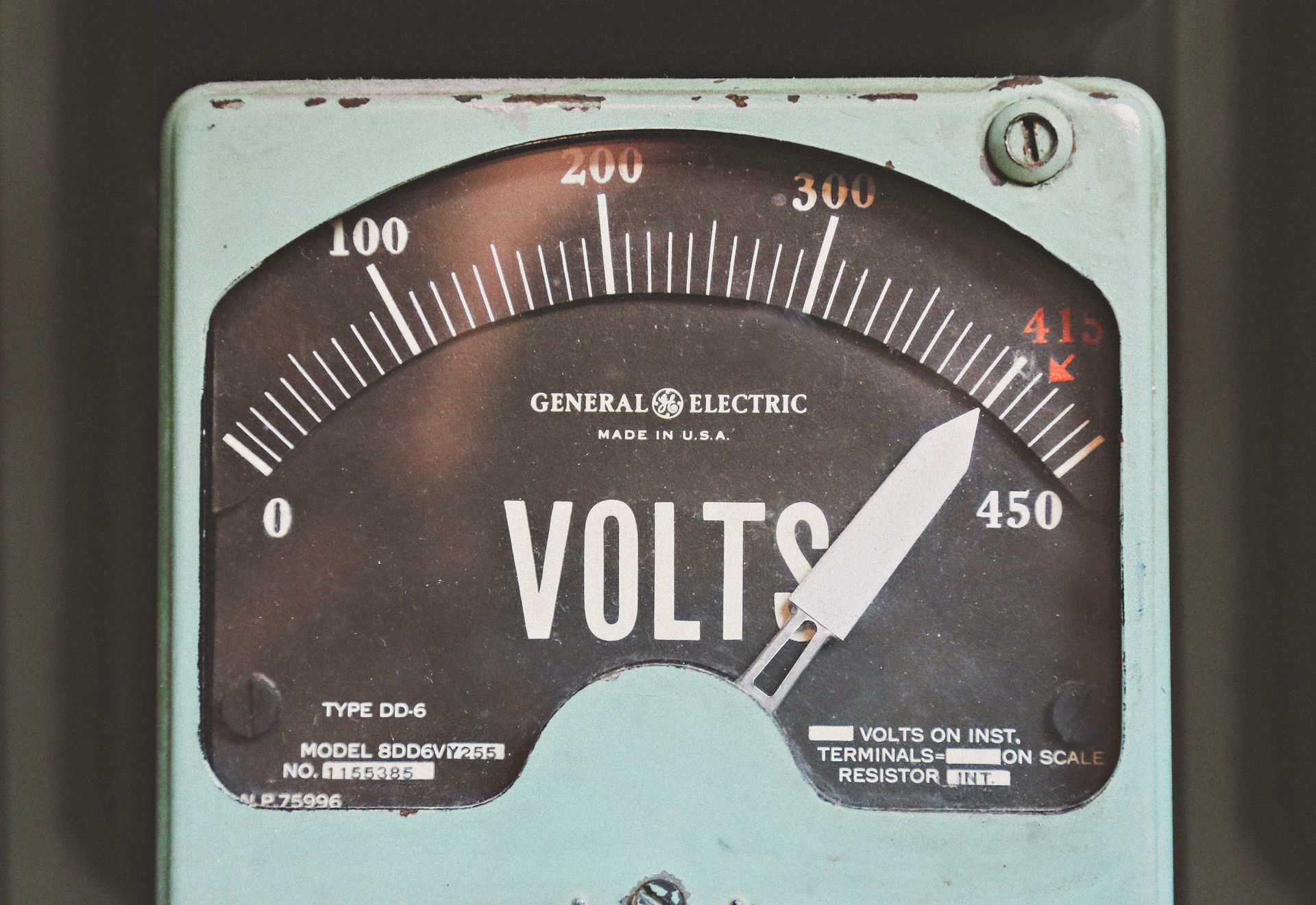 Analog voltmeter with a needle pointing to about 415 volts.