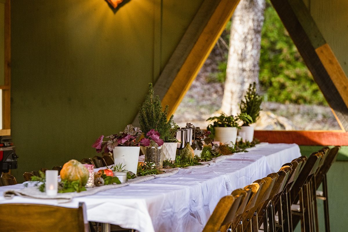 A decorated table sits within an outdoor kitchen.