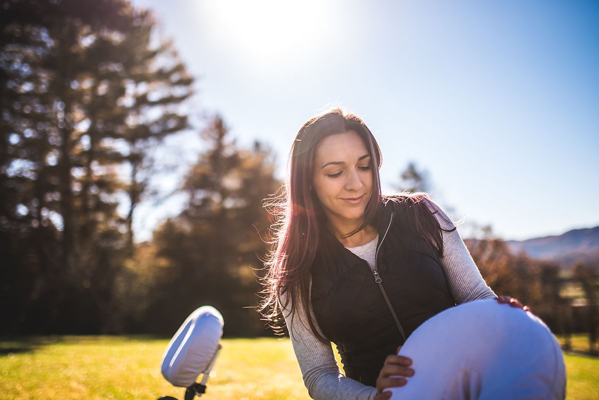 A woman prepares to give a massage outside.