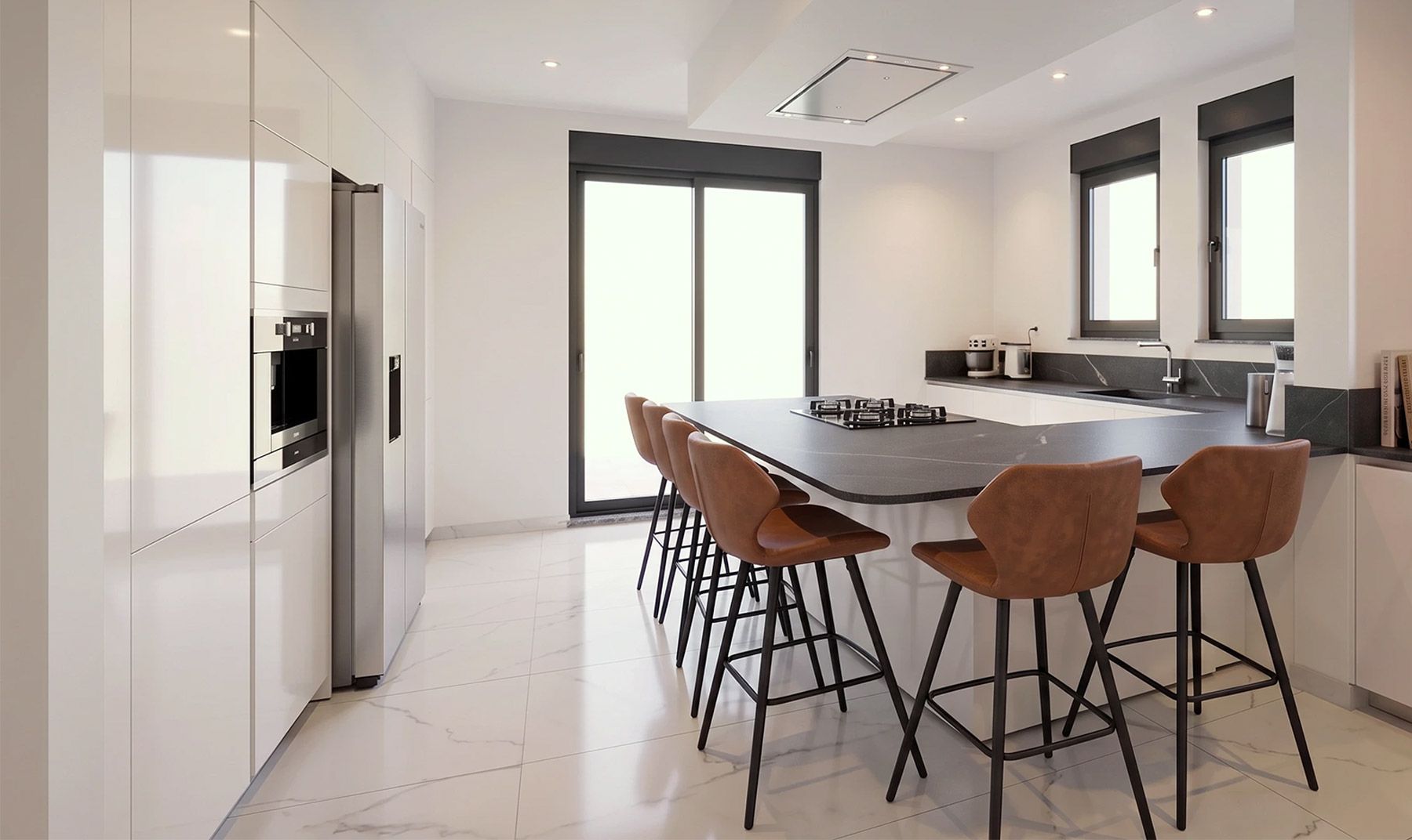 Cuisine moderne blanche avec îlot central, tabourets de bar marron et grandes fenêtres donnant sur une salle à manger lumineuse