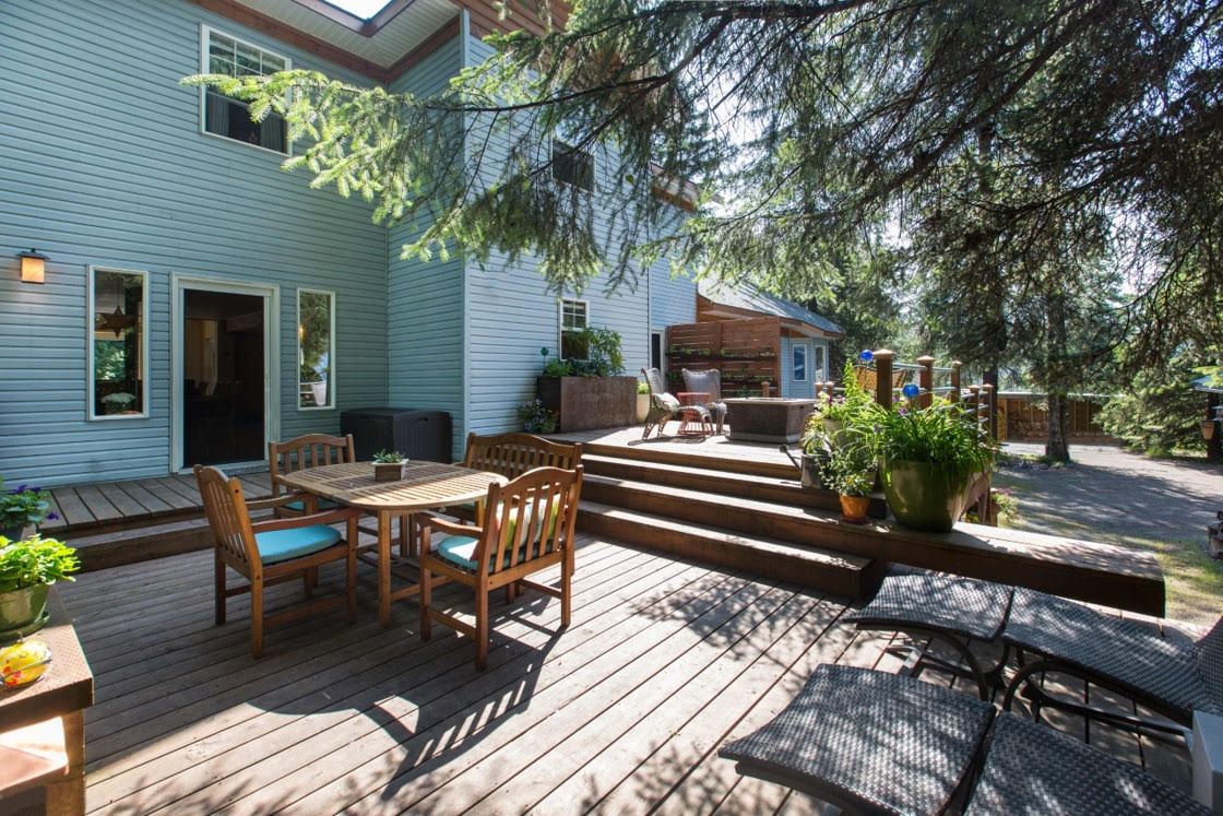 Bell In The Woods Bed & Breakfast back patio and terrance. Spacious outside dining and lounge area.
