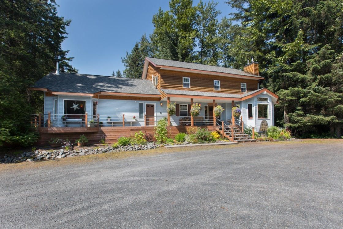 Bell In The Woods building front view. Charming Bed & Breakfast in the heart of Alaska.