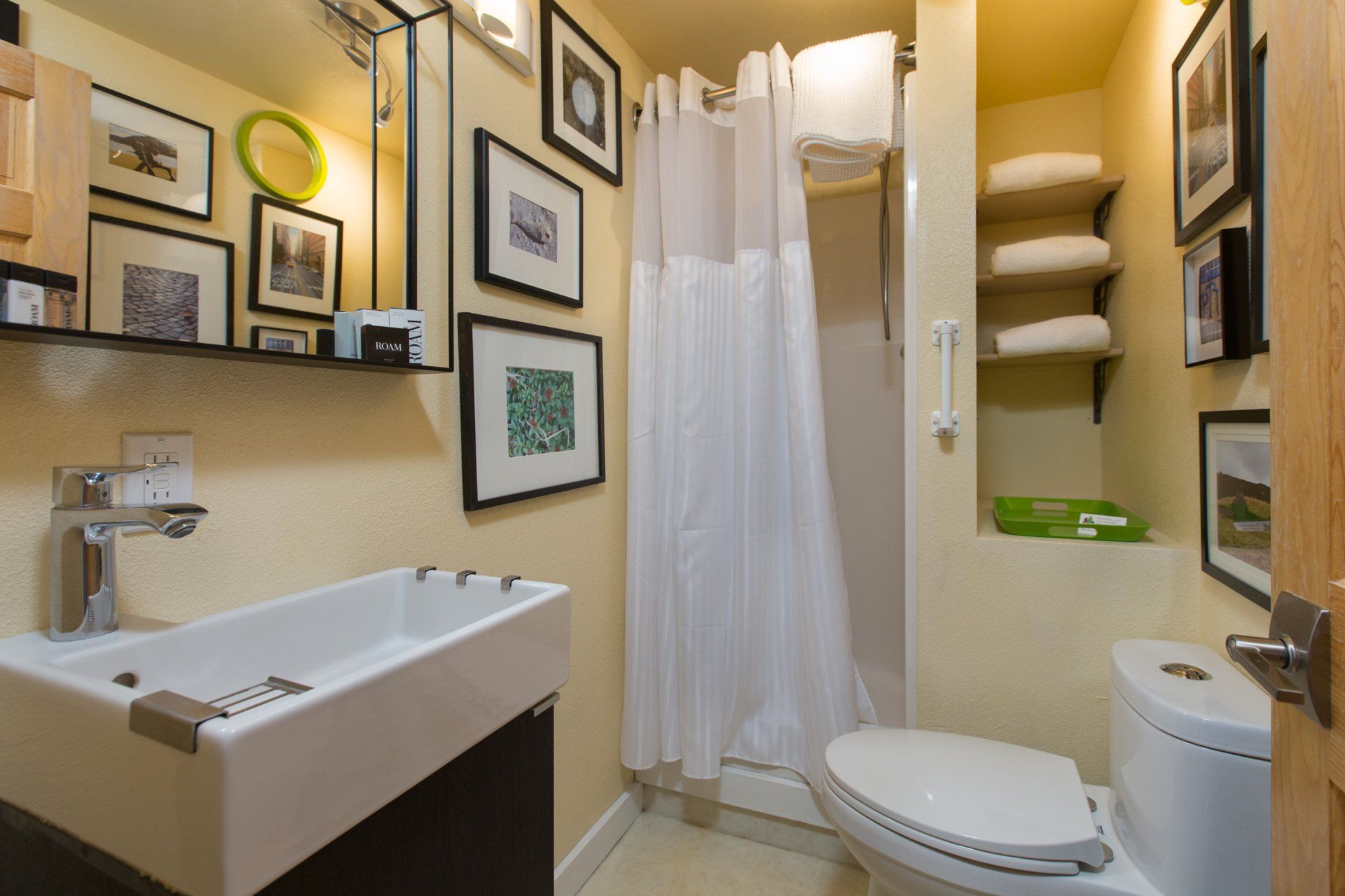Mt. Eva 1 bedroom apartment in Bell In The Woods B&B in Alaska. Private bathroom with a shower.