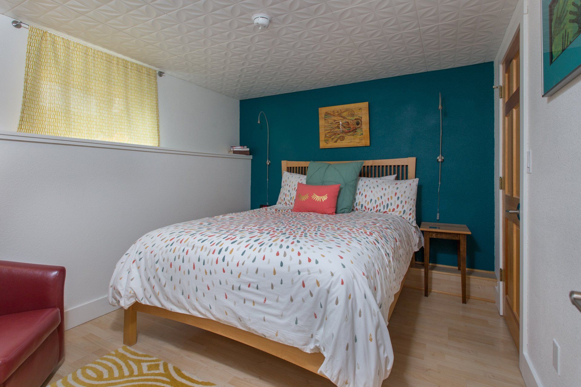 Mt. Eva 1 bedroom apartment in Bell In The Woods B&B in Alaska. Queen size bed with a memory foam mattress.