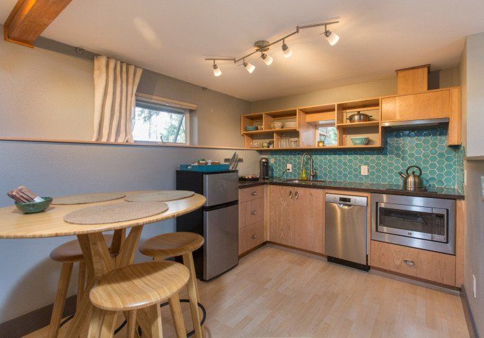Mt. Eva 1 bedroom apartment in Bell In The Woods B&B in Alaska. Fully equipped kitchen and dining area.