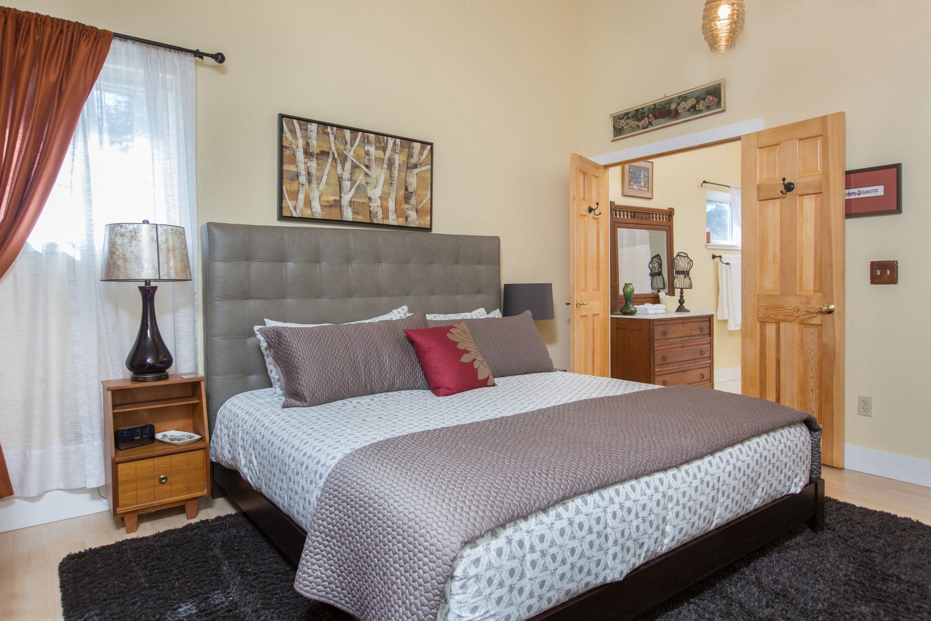 Mt. Marathon spacious deluxe suite in Bell In The Woods B&B in Alaska. King bed.