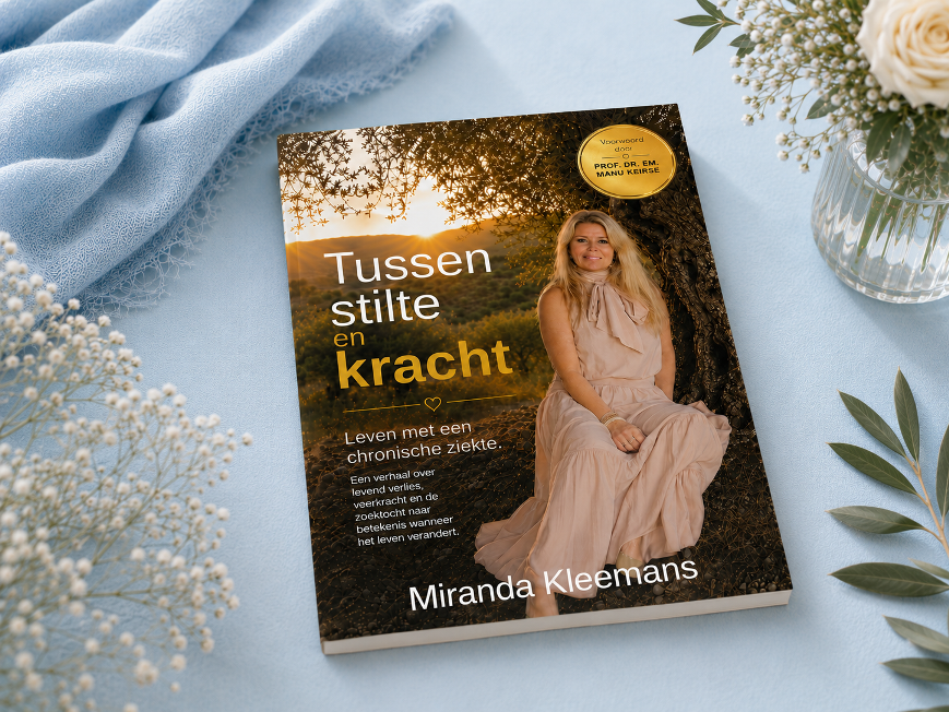 Boek Tussen stilte en kracht van Miranda Kleemans