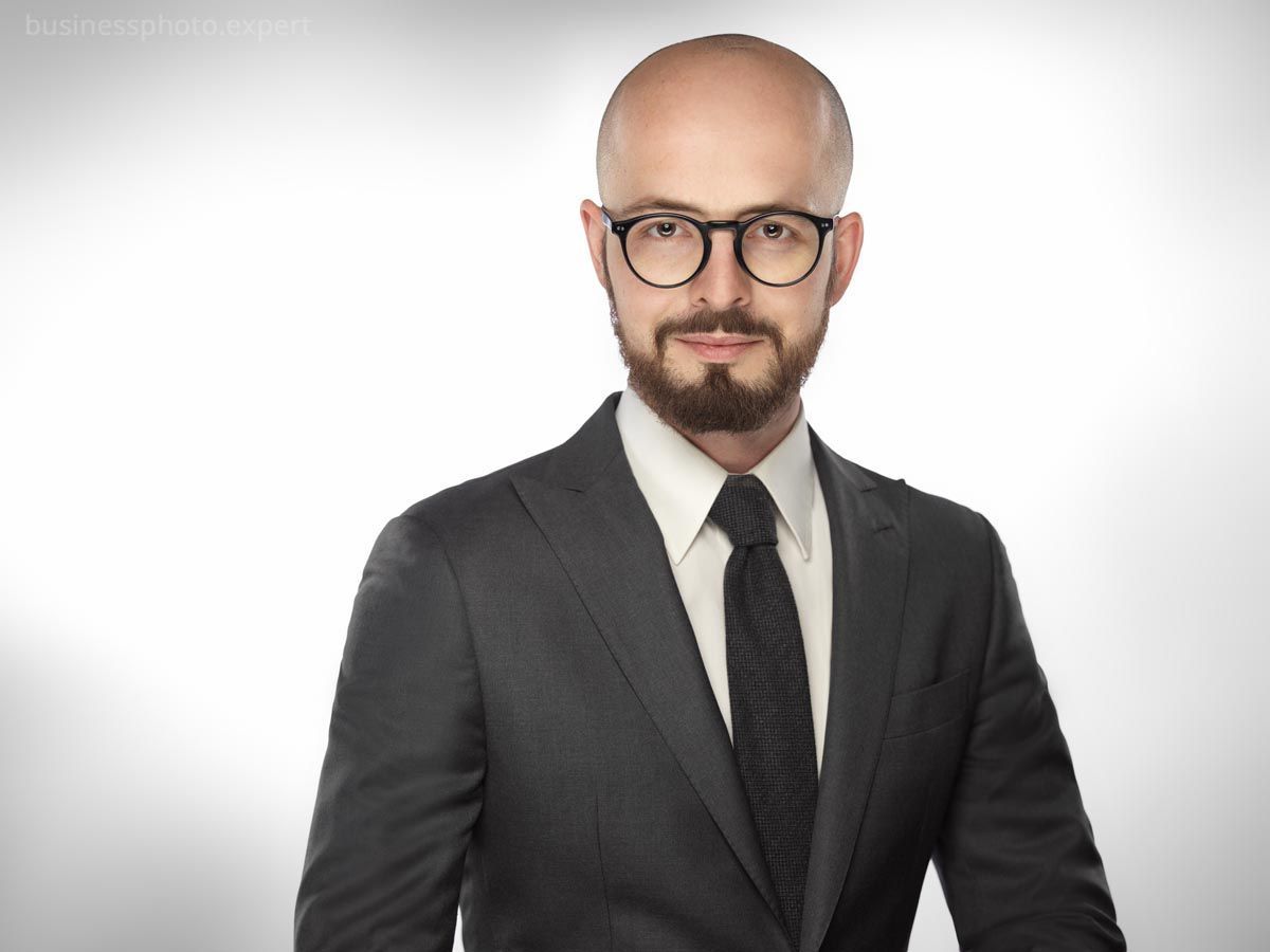 Profile picture of Dr. Marcin J. Menkes, international business lawyer.