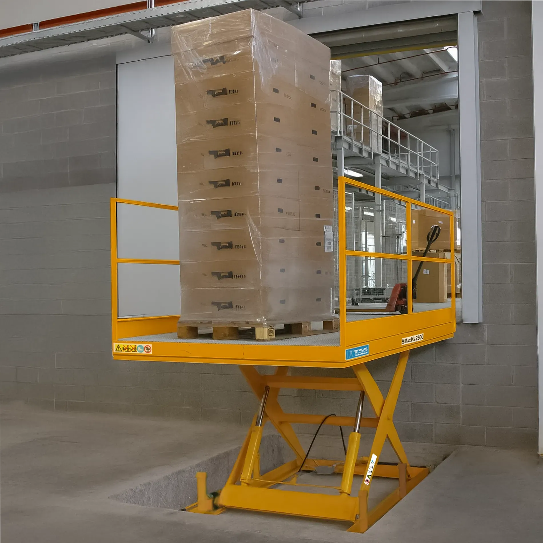 Piattaforma elevatrice a pantografo per ribalta di carico | Tesis