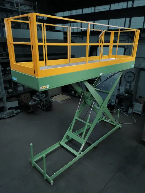 Piattaforma elevatrice di lavoro fissa, piattaforma di lavoro a forbice, tavola elevatrice a pantografo per operatori, piattaforma di sollevamento per lavori in quota, piattaforma elevabile fissa, pedana elevatrice a pantografo stazionaria, sollevatore a pantografo, pedana di sollevamento, piattaforme sollevamento, sollevatori pantografo, elevatori pantografo, tavole elevatrici, piattaforme elevatrici, pedane elevatrici, montacarichi, pedane di carico, piattaforme di carico, piattaforme di lavoro, piattaforme di manutenzione | Tesis
