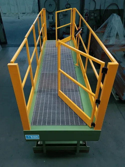 Piattaforma elevatrice di lavoro fissa per operatori, piattaforma a forbice di manutenzione, sollevatore a pantografo per operatori, piattaforma di sollevamento stazionaria per lavori in quota, piattaforma elevabile per operatori, sollevatore a pantografo, pedana di sollevamento, piattaforme sollevamento, sollevatori pantografo, elevatori pantografo, tavole elevatrici, piattaforme elevatrici, pedane elevatrici, montacarichi, pedane di carico, piattaforme di carico, piattaforme di lavoro, piattaforme di manutenzione | Tesis