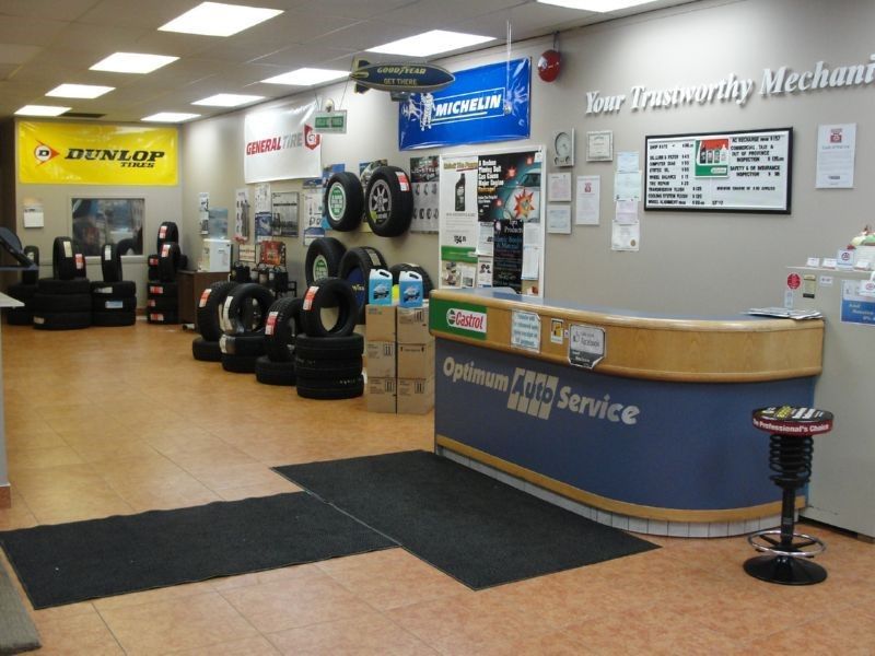 Auto Repair Shop Waiting Area And Front Counter | Optimum Auto Service Corp