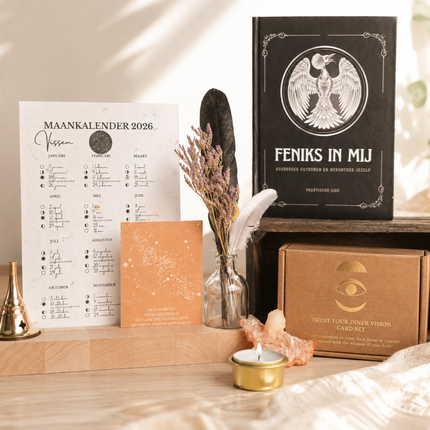 Boek Feniks in Mij, Maankalender en boekenlegger.