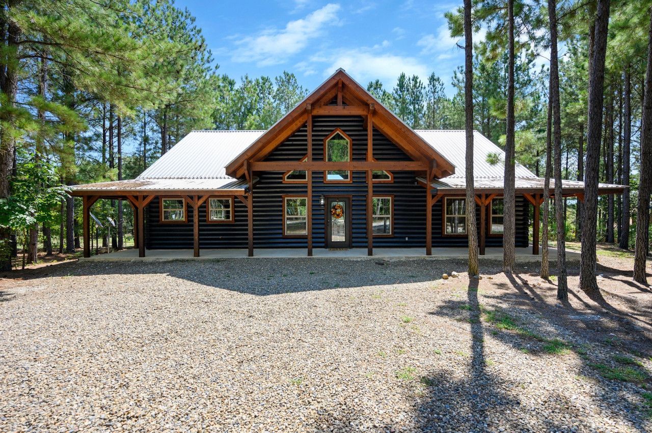 Between the Pines cabin in Broken Bow Oklahoma