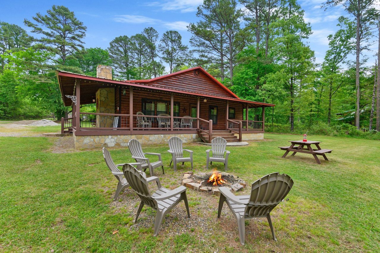 Lost by the Pond Cabin in Broken Bow Oklahoma