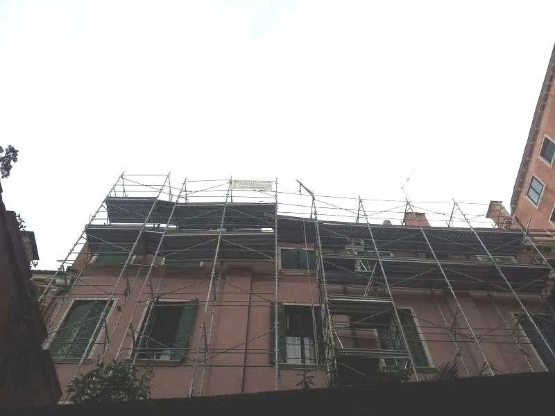 cantiere per la ristrutturazione di un tetto
