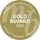Gold Award 2025 circular badge for Master Builders House of the Year, Auckland, Northland, Coromandel