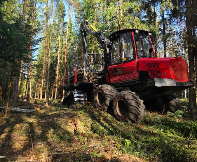 Kokmateriālu pievešana ar forvarderi