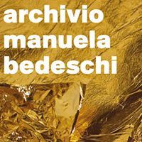 Copertina dell'album con la scritta bianca 