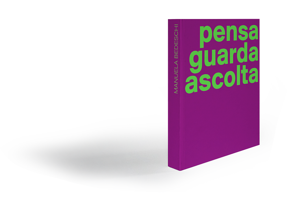 Copertina del libro viola con testo verde 