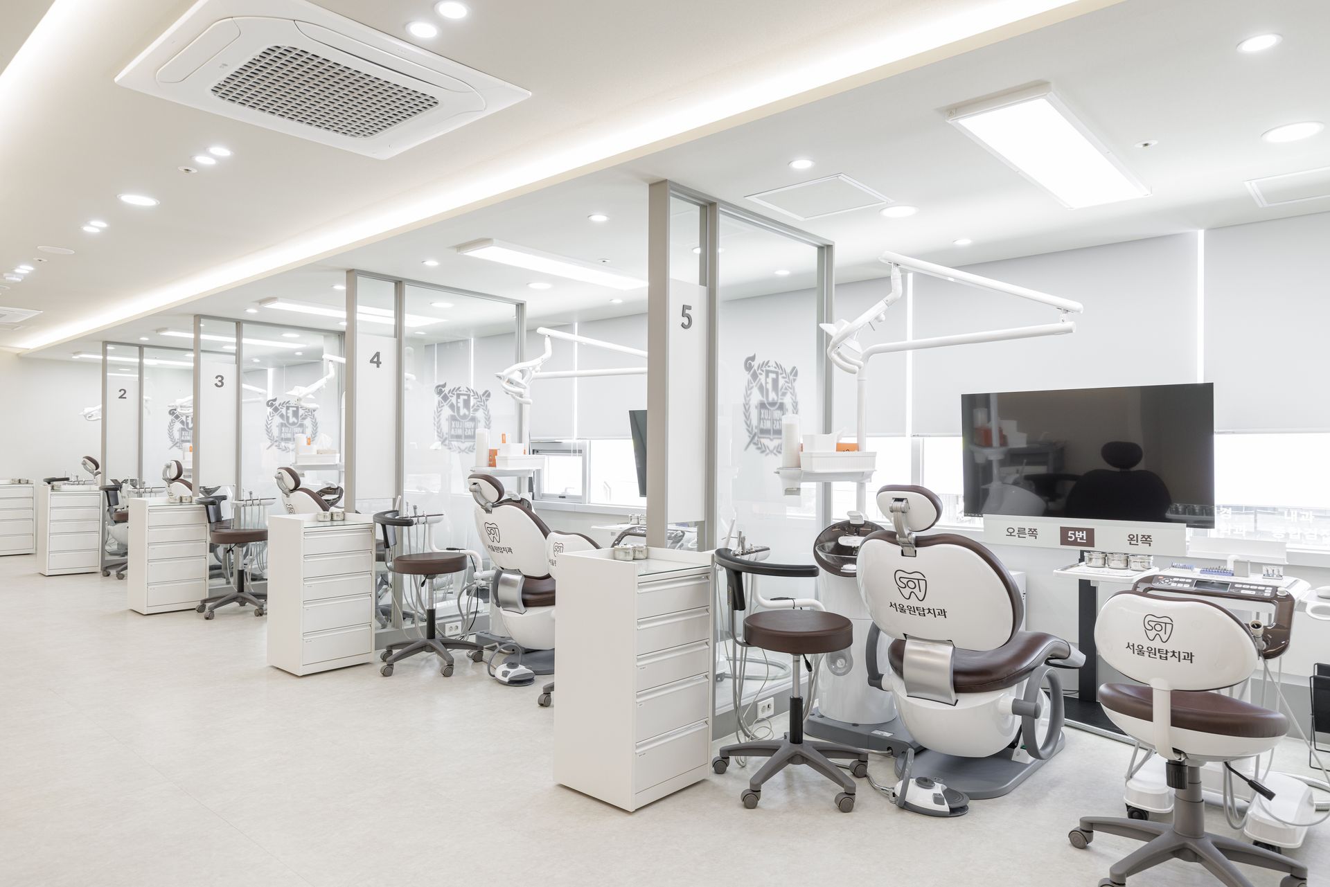 Treatment area at Dongdaemun SeoulOneTop Dental Clinic